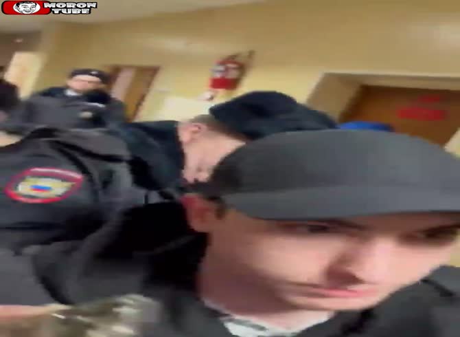 Video :With a medical certificate, this young Russian believed he might escape going to war